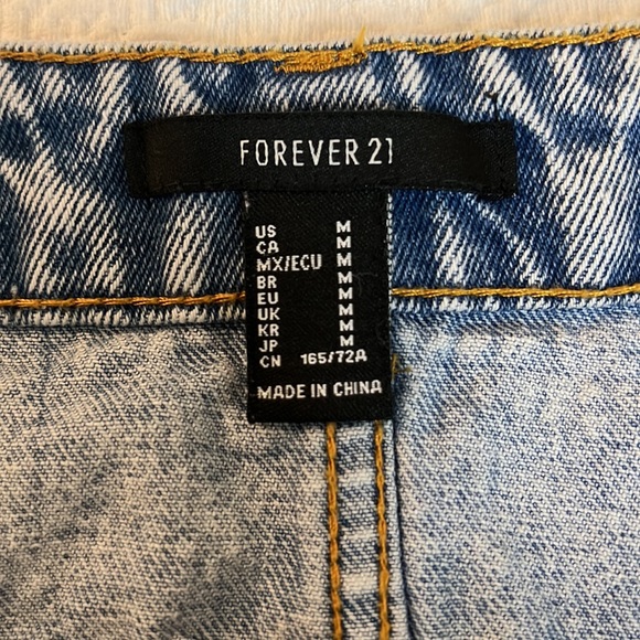 💥💥Forever 21 Medium White Washed Distressed Denim Skirt - Picture 10 of 13